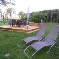 Location vacances La Barillère : terrasse privée dans le jardin