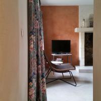 location-vacances-la-Barillère. Passage vers le salon.